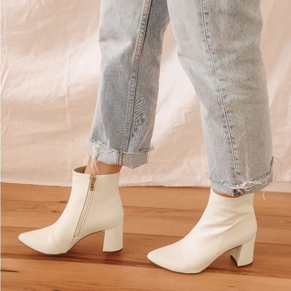 NWOT Lulus Sarai Off White Pointed-Toe Ankle Booties - Picture 1 of 7